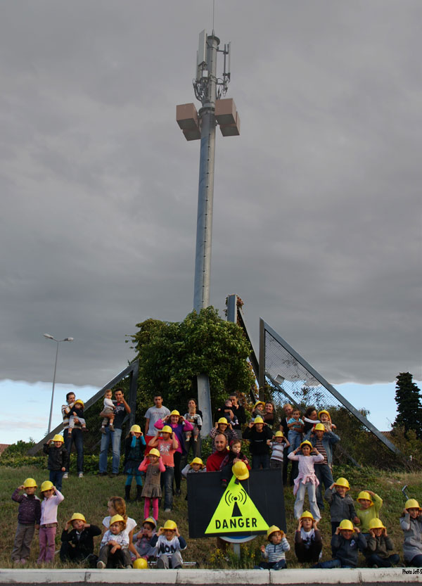 Cabestany_Antenne_relais_Manifestation_CAROC_rond_point_St_Nazaire