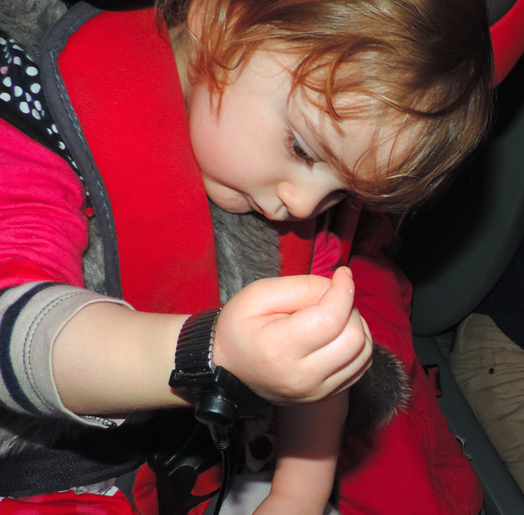 Decharge_voiture_bracelet_inox_enfant_750_DSCN1261.jpg