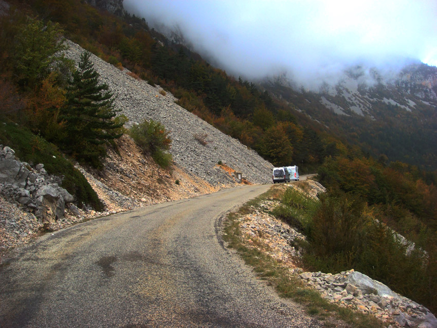 EHS_route_acces_zone_survie_Vallon_de_Combeau_Drome_France_15_10_2010