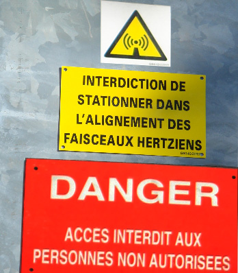 Repeteur_Hertzien_Telephonie_Mobile_Danger_Signaletique_Pylone_BST_France