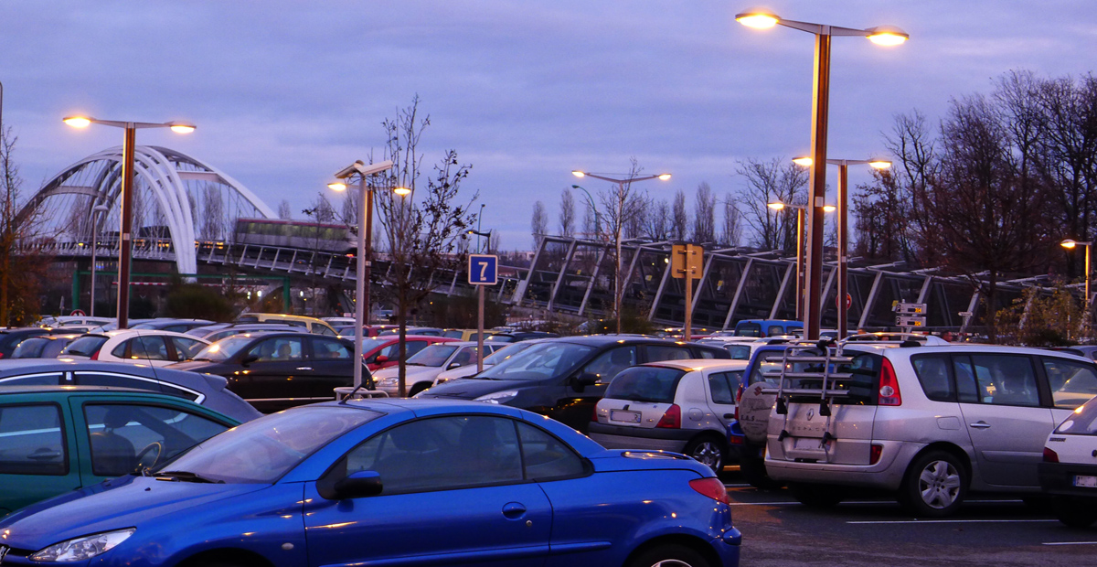 Toulouse_Metro_Tisseo_Viaduc_et_rampe_acces_souterrain_entre_Stations_Balma_Gramont_et_Argoulets_1200_riginal_P1030133