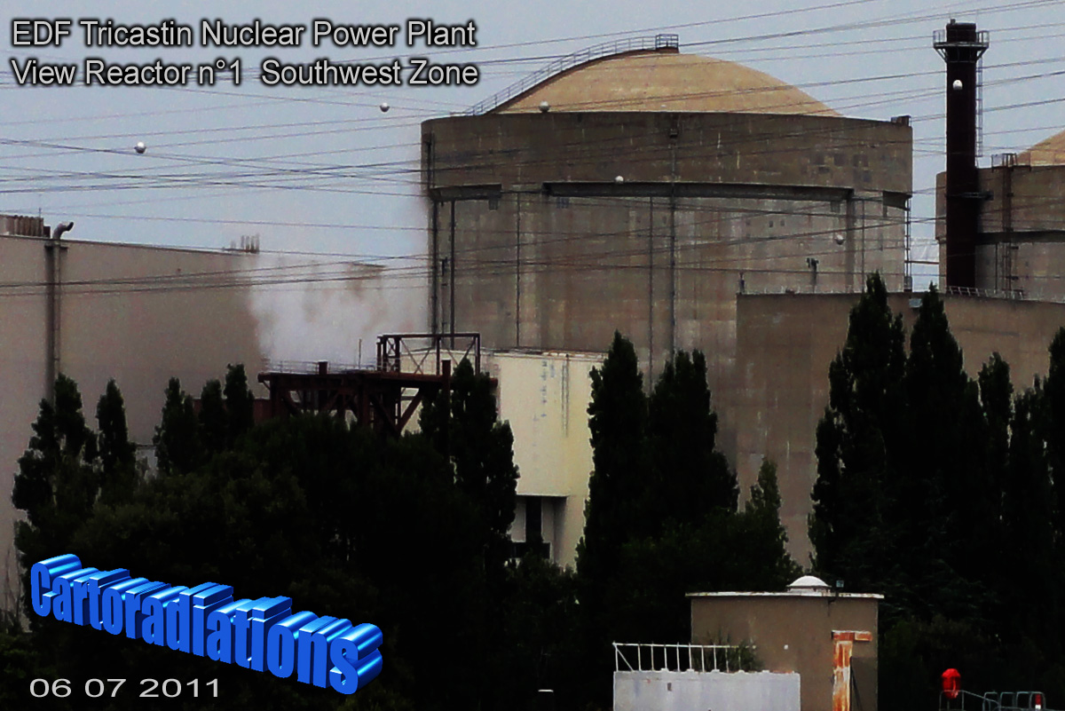 Tricastin_EDF_Centrale_nucleaire_Nuclear_Power_Plan_View_Rector_1_Containment_Building_Southwest_Zone_06_07_2011